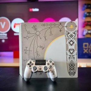 PlayStation 4 PRO - edição GOD of WAR - IMPECÁVEL.